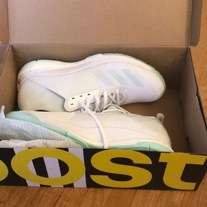 Crazy flight x 2 white shoes